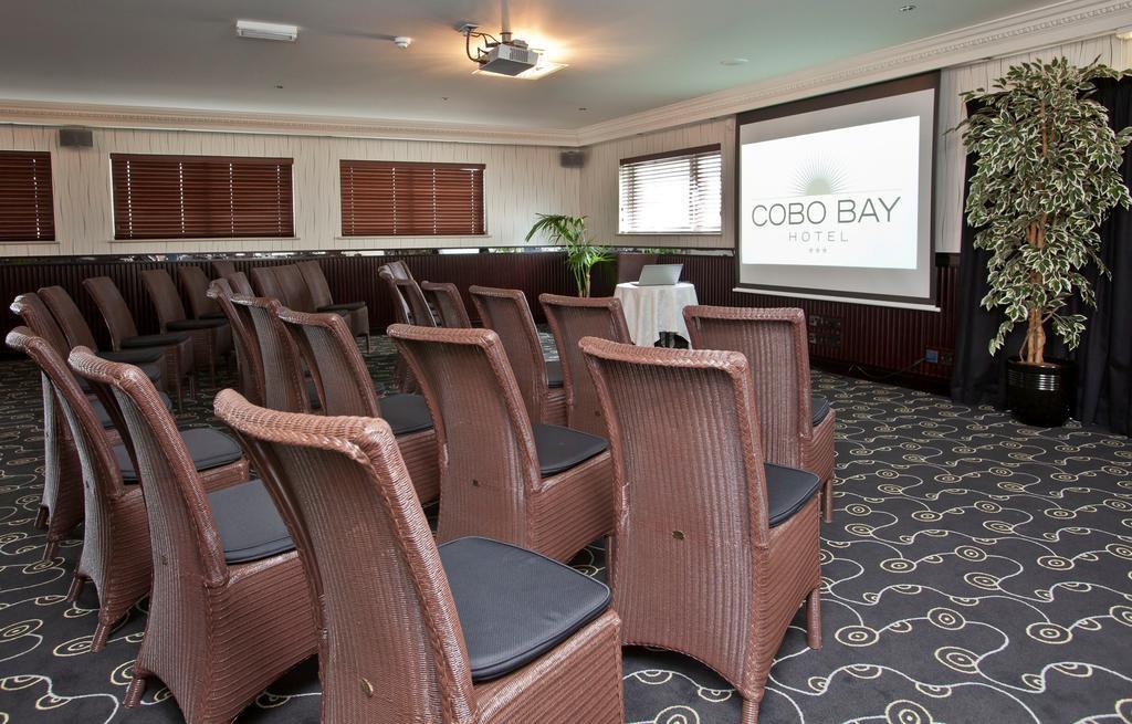 Cobo Bay Hotel Castel Business photo