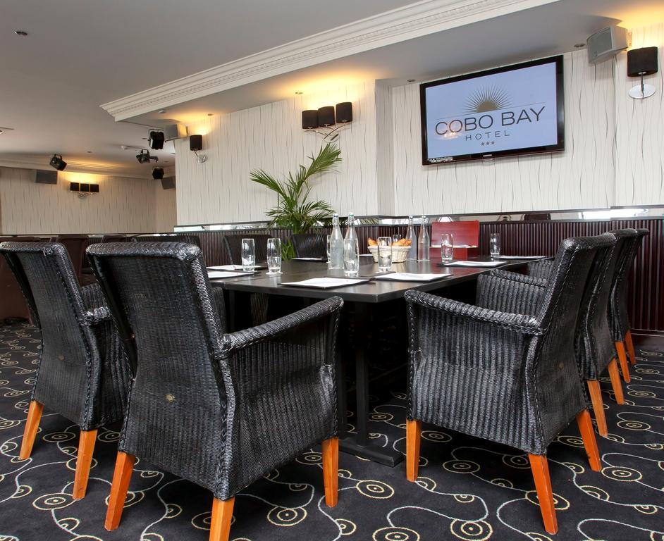 Cobo Bay Hotel Castel Business photo