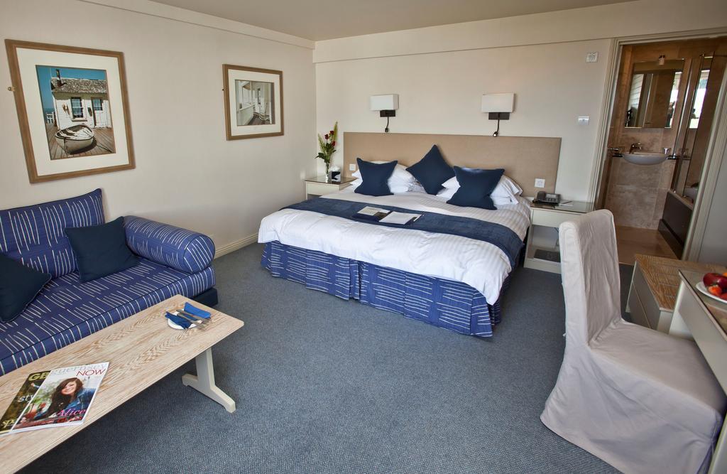 Cobo Bay Hotel Castel Room photo