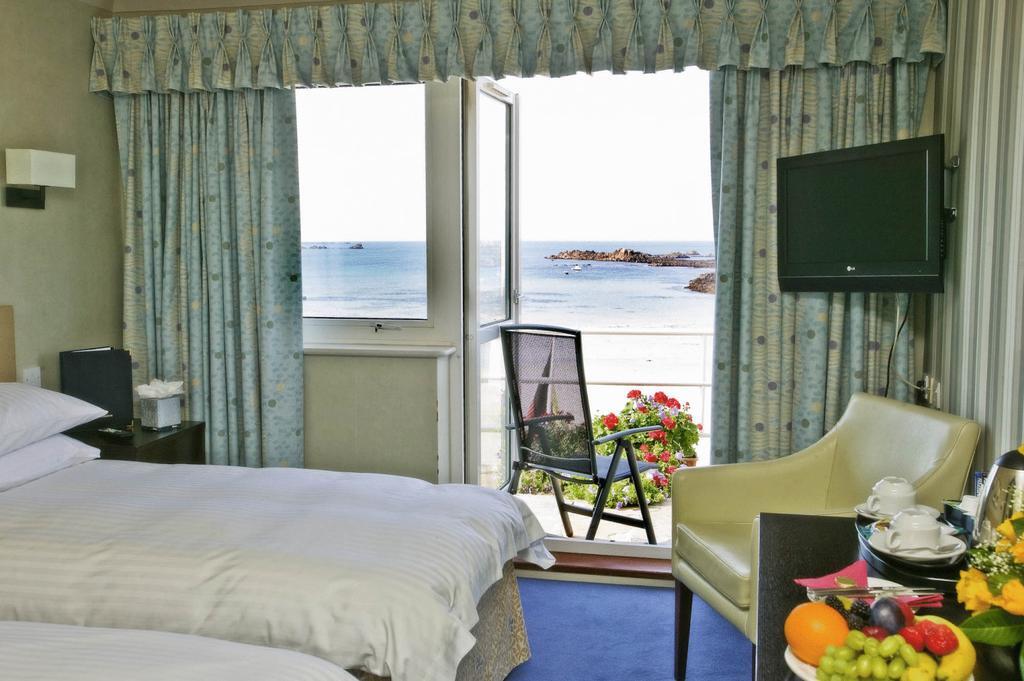 Cobo Bay Hotel Castel Room photo